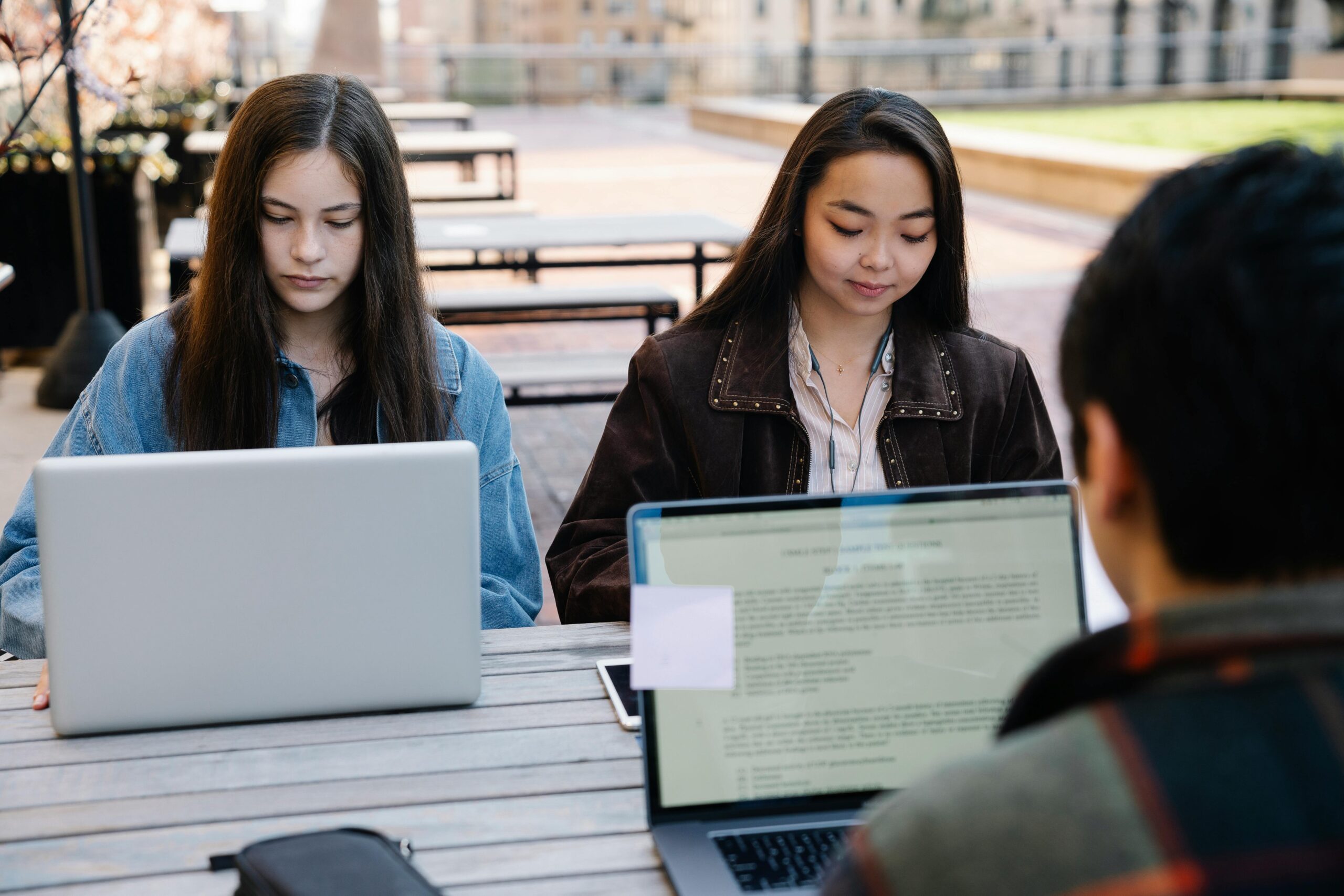 You are currently viewing 10 Best Passive Income Ideas for Students in Europe (2026 Guide to Earn Smart Income)